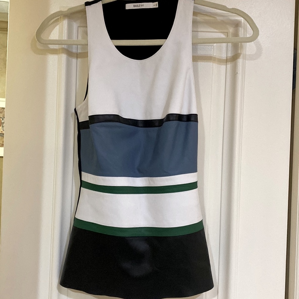 Bailey 44 Top